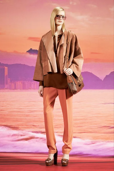Look 19